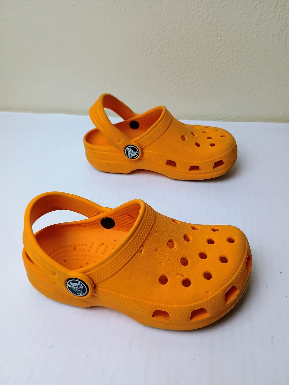 CROCS Kids Bright Orange Clog Sandals with Heel Strap 8/9 Unisex
